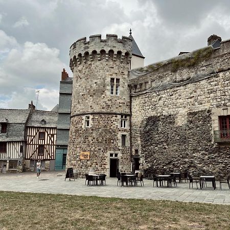 Les Suites De La Tour D'Embas Vitre  Bagian luar foto