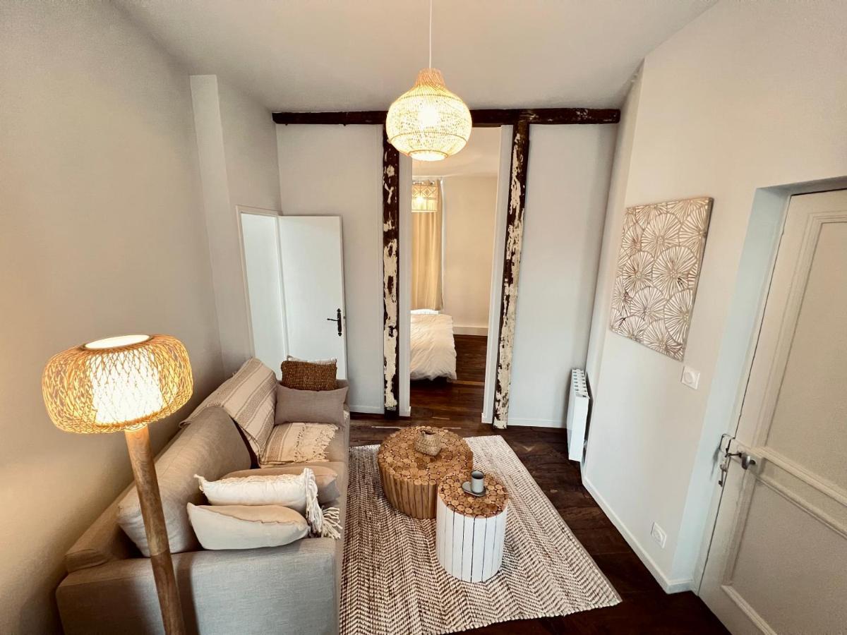 Les Suites De La Tour D'Embas Vitre  Bagian luar foto