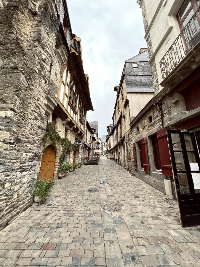 Les Suites De La Tour D'Embas Vitre  Bagian luar foto