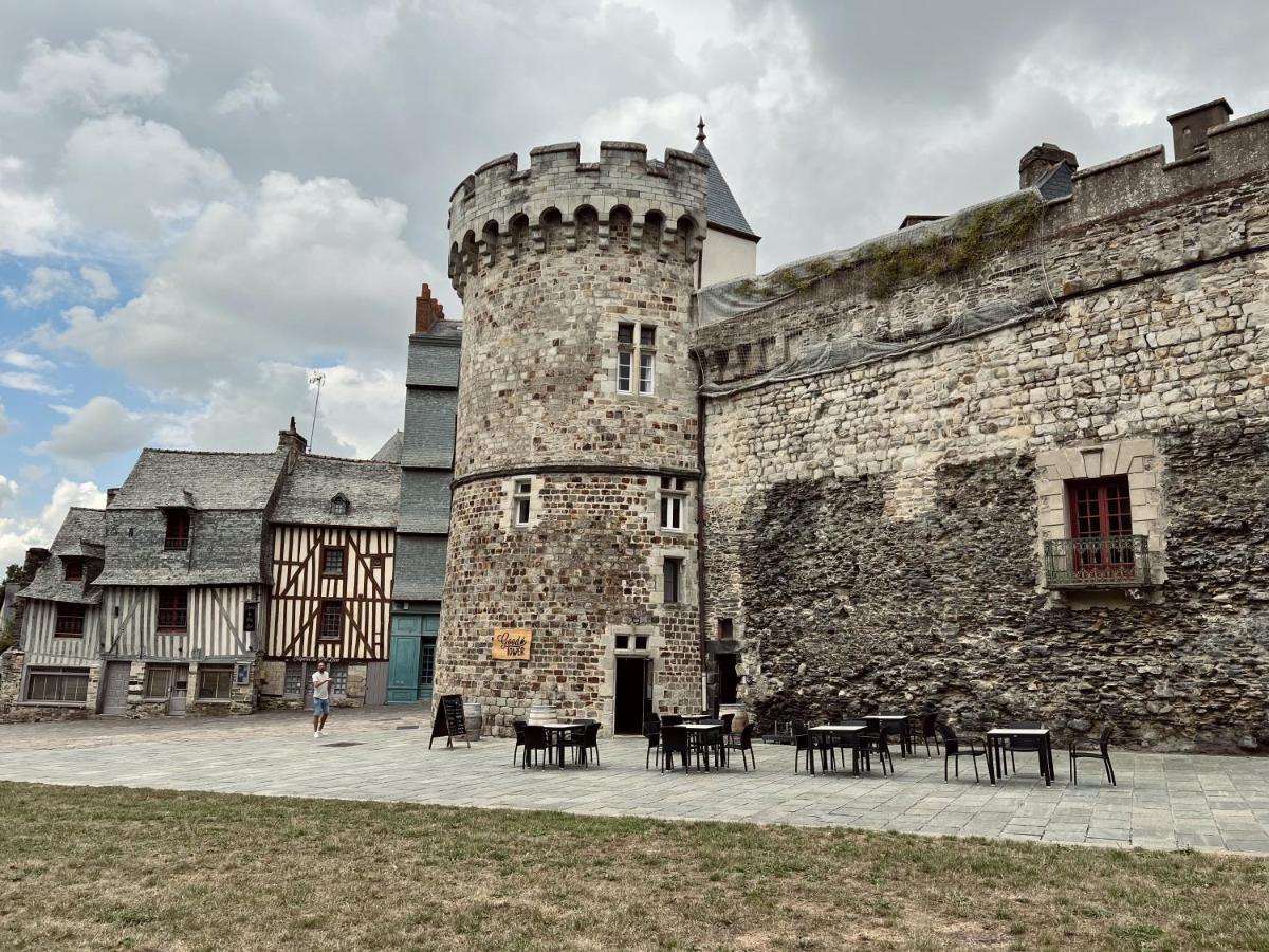 Les Suites De La Tour D'Embas Vitre  Bagian luar foto